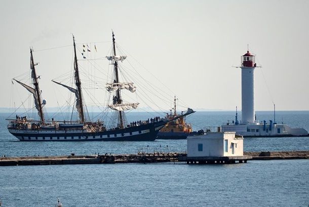В Одессе пришвартовался парусник ВМС Италии