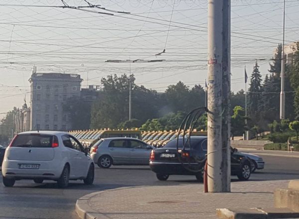 România donează microbuze pentru școlile din Moldova: Circulația, restricționată în Capitală
