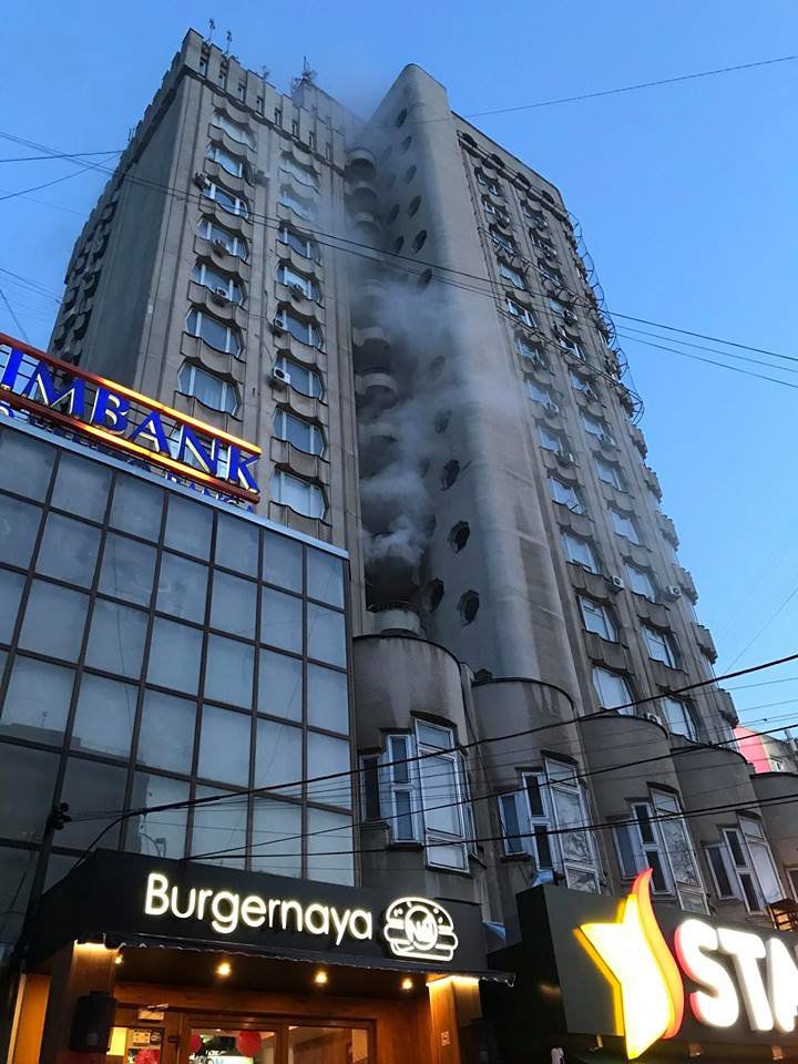 В многоэтажке на Рышкановке произошел пожар