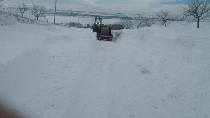В Молдове продолжаются работы по расчистке дорог