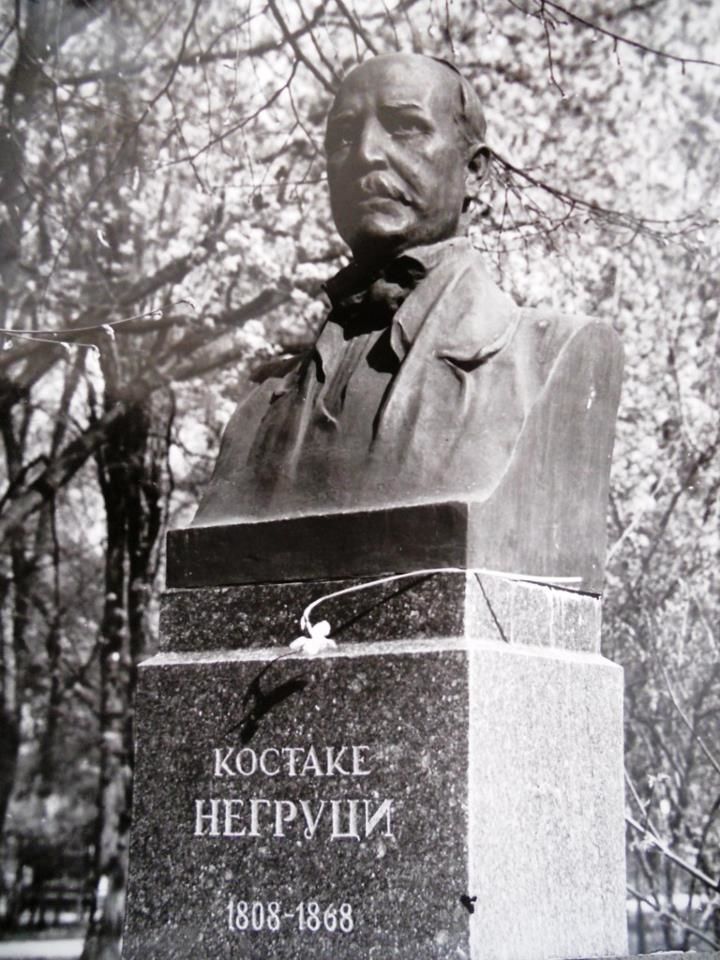 60 лет назад в центральном парке Кишинёва создали Аллею Классиков