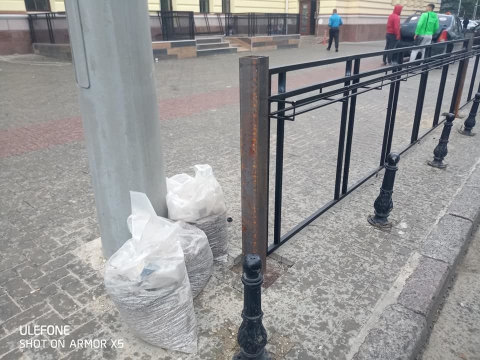 В центре Кишинева появились новые автомобильные ограждения