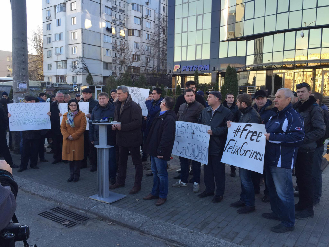Активисты "Нашей партии":  Плахотнюк превратил Молдову в полицейское государство