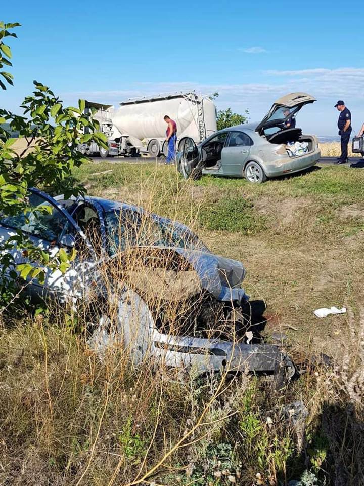 Grav accident la Olișcani: Un Mercedes s-a izbit violent într-un Ford. Sunt victime