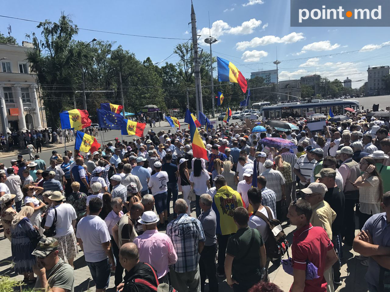 Protest în centrul Capitalei față de modificarea sistemului electoral