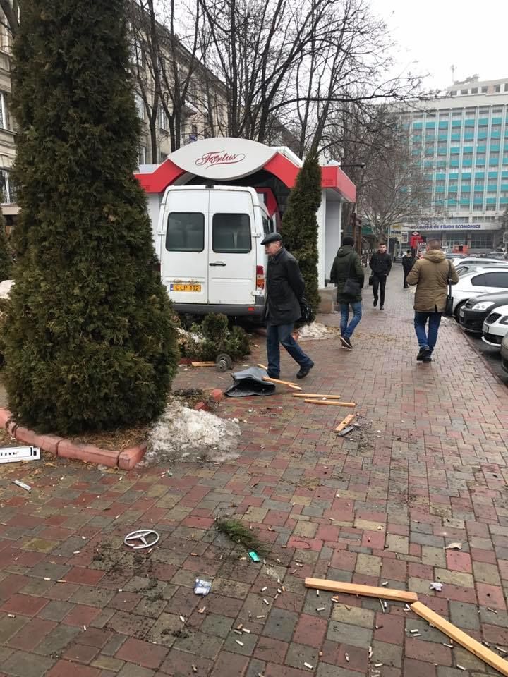 В столице произошло серьезное ДТП с участием маршрутки