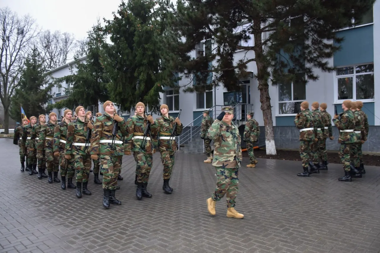 Zeci de soldați au depus astăzi jurământul militar