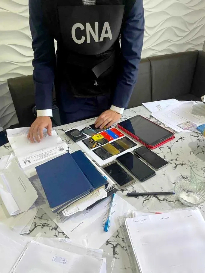Un bărbat, reținut de CNA: A cerut 200.000 lei pentru a soluționa o cauză penală