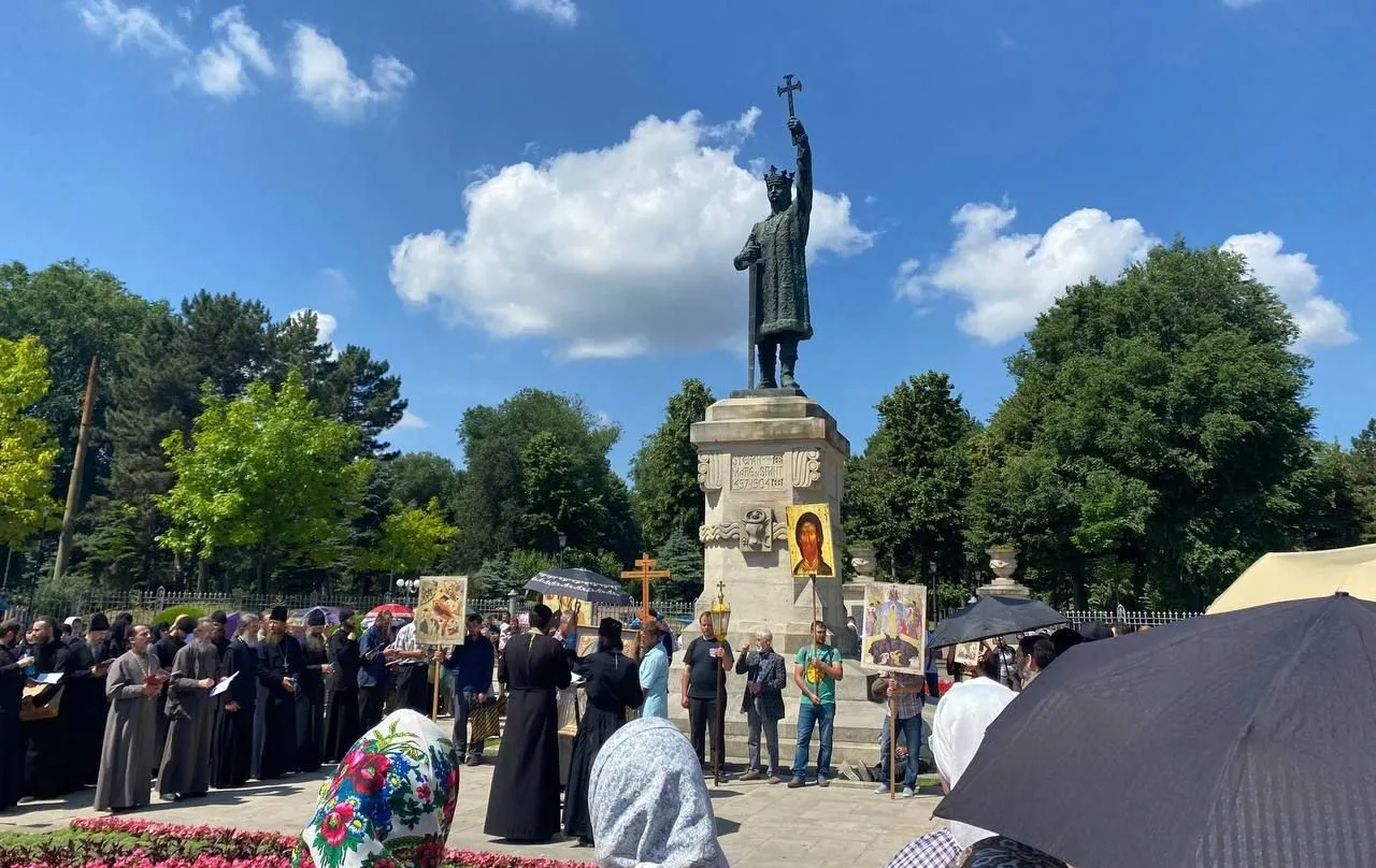 В Кишиневе верующие протестуют против биометрических паспортов