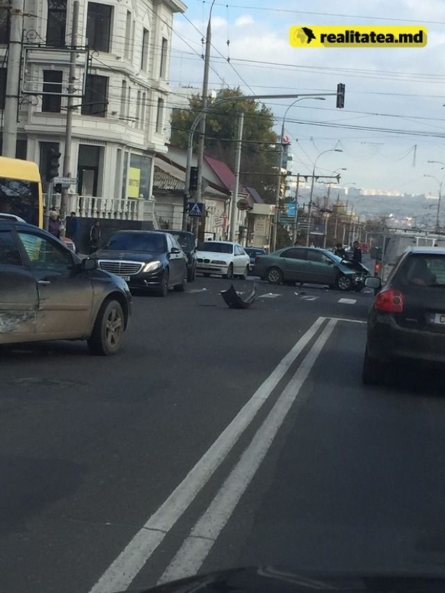 Иномарка едва не лишилась передней части в результате ДТП на Измаильской