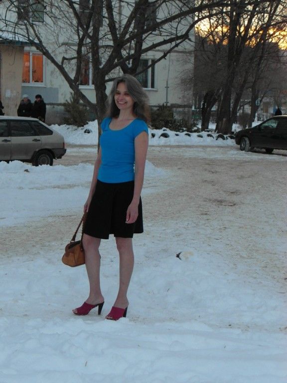 O rusoaică poartă întreaga iarnă haine și încălțăminte de vară