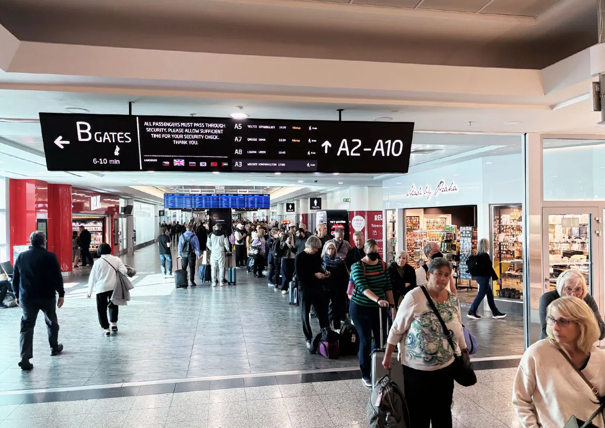 Cozi uriașe la Aeroportul din Praga din cauza noului sistem EES