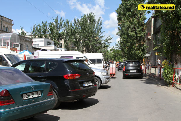 Улица Митрополита Варлаама кажется просторнее после изгнания продавцов