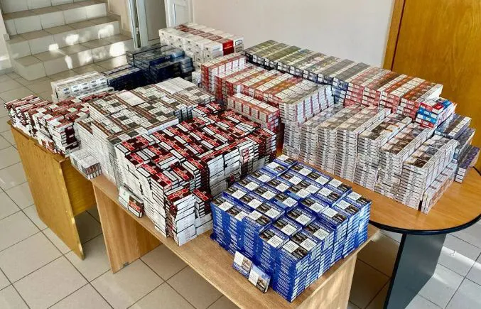 Таможенники обнаружили более 5000 пачек сигарет без акцизной марки