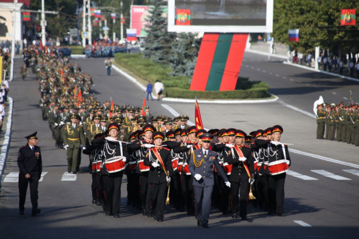 Regiunea transnistreană sărbătorește „ziua republicii” cu o paradă militară