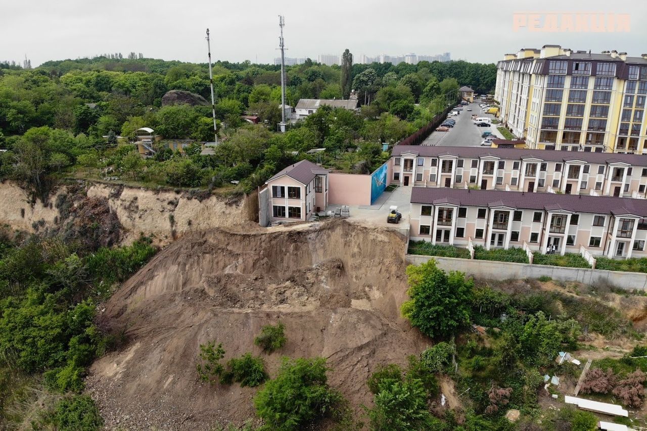В Одессе элитные апартаменты сползают в море