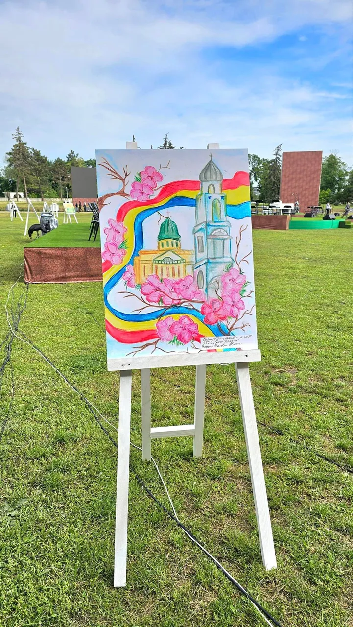 На мемориальном комплексе "Вечность" прошла выставка детских рисунков