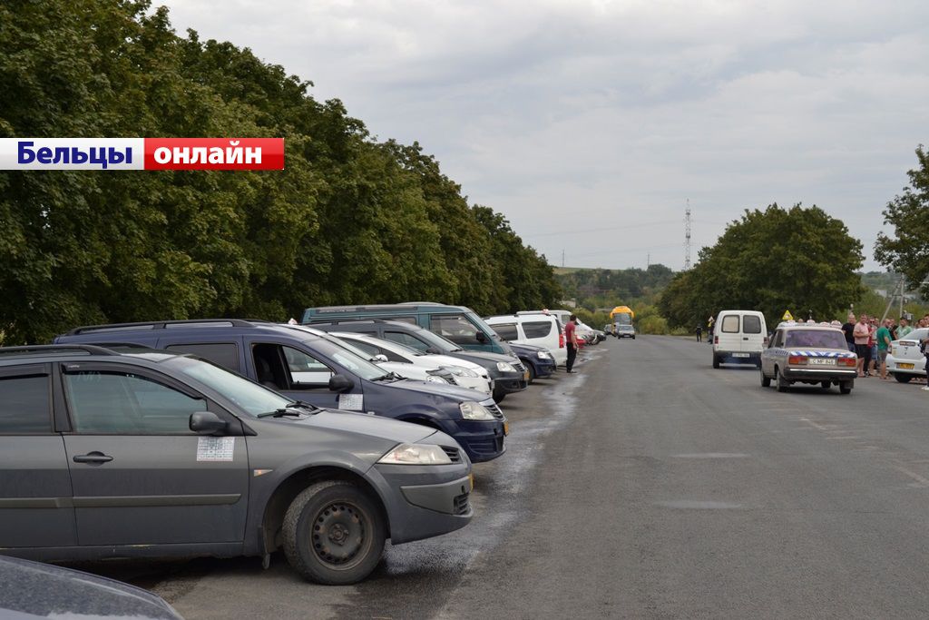 В Бельцах водители такси вышли на забастовку