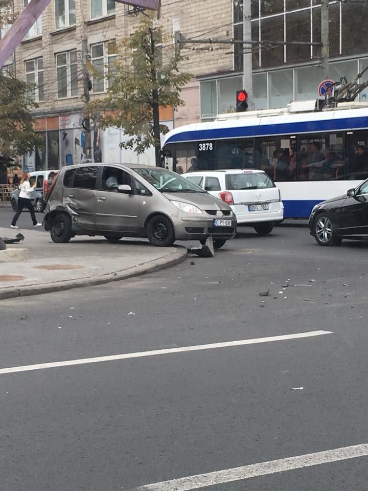 Движение в центре столицы затруднено из-за аварии