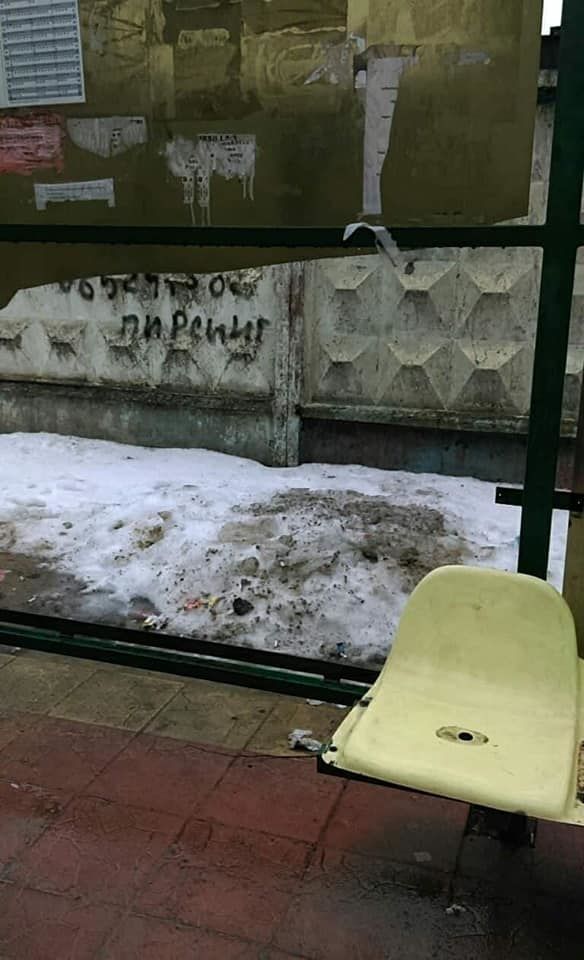 Кишиневцы вновь жалуются на состояние остановок общественного транспорта