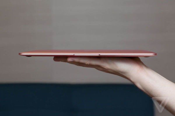 Apple представила новый MacBook в цвете «розовое золото»