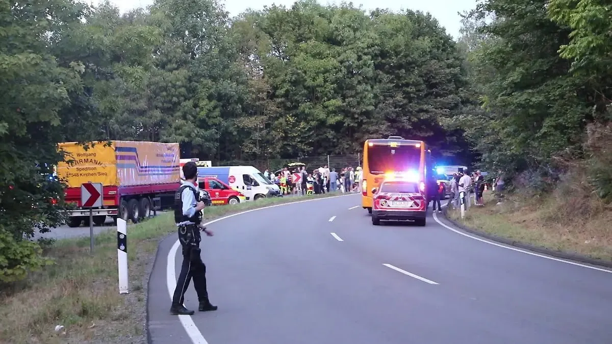 В Германии женщина напала с ножом на пассажиров автобуса