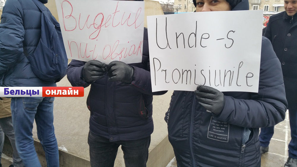 В Бельцах перед примэрией протестовали местные жители
