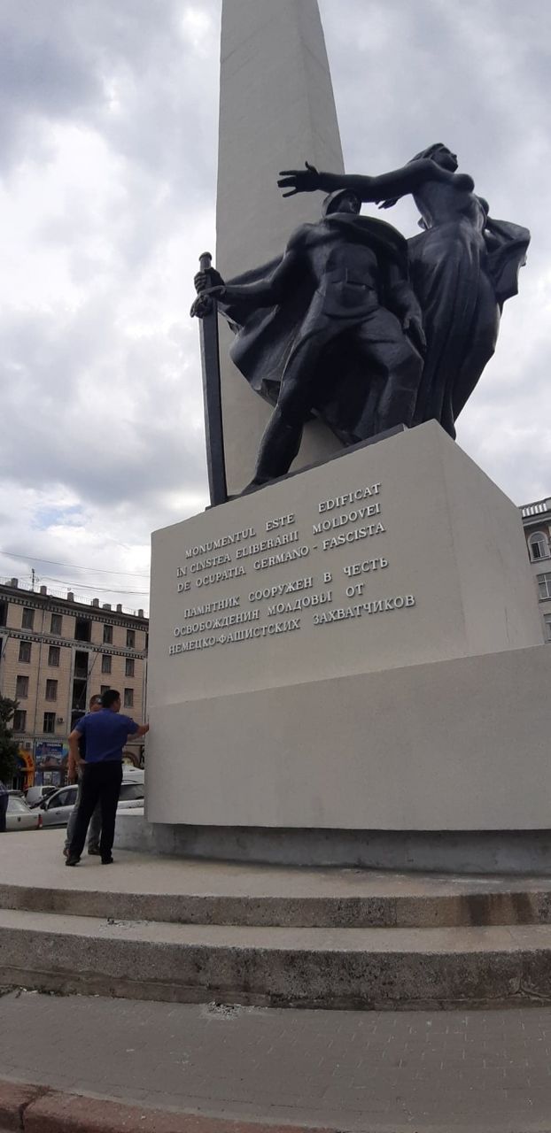 В столице обновили памятник в честь освобождения от фашистской оккупации