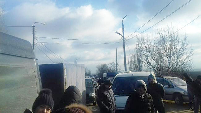 Десятки микроавтобусов стоят более суток на таможне Кагул-Оанча