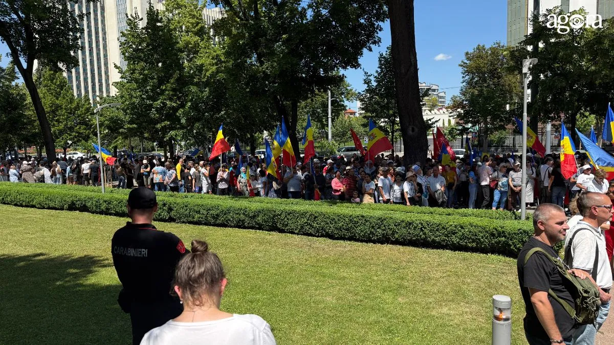 Reprezentanții BCS au organizat un protest în fața clădirii Parlamentului