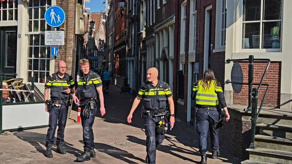 Un bărbat necunoscut a atacat cu un cuțit oamenii din centrul Amsterdamului