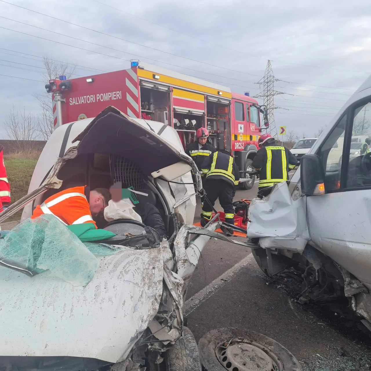 Accident la Bălți: Un bărbat a rămas blocat într-o mașină avariată