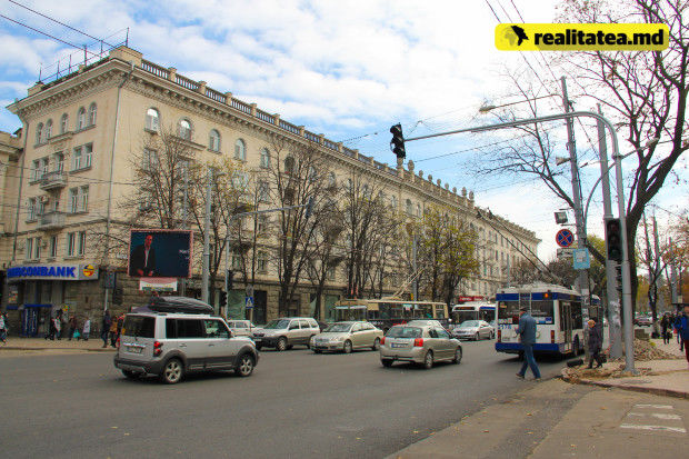 Светофор перед мэрией сильно разозлил Киртоакэ: Вы хотите, чтобы меня засмеяли все окрестные собаки?!