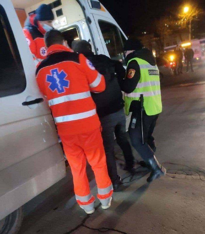 Карабинеры в Кишиневе помогли мужчине, которому стало плохо