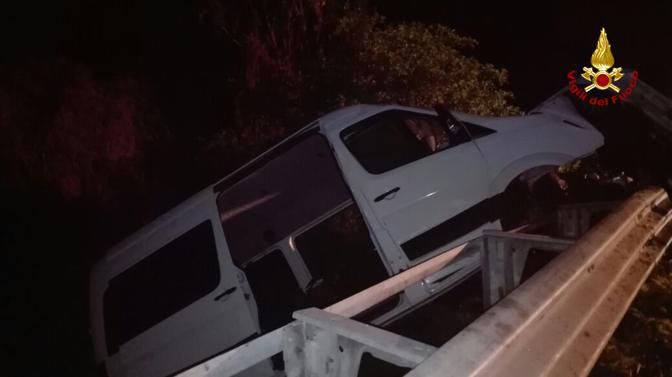 Opt români, răniţi în urma unui accident rutier în nordul Italiei