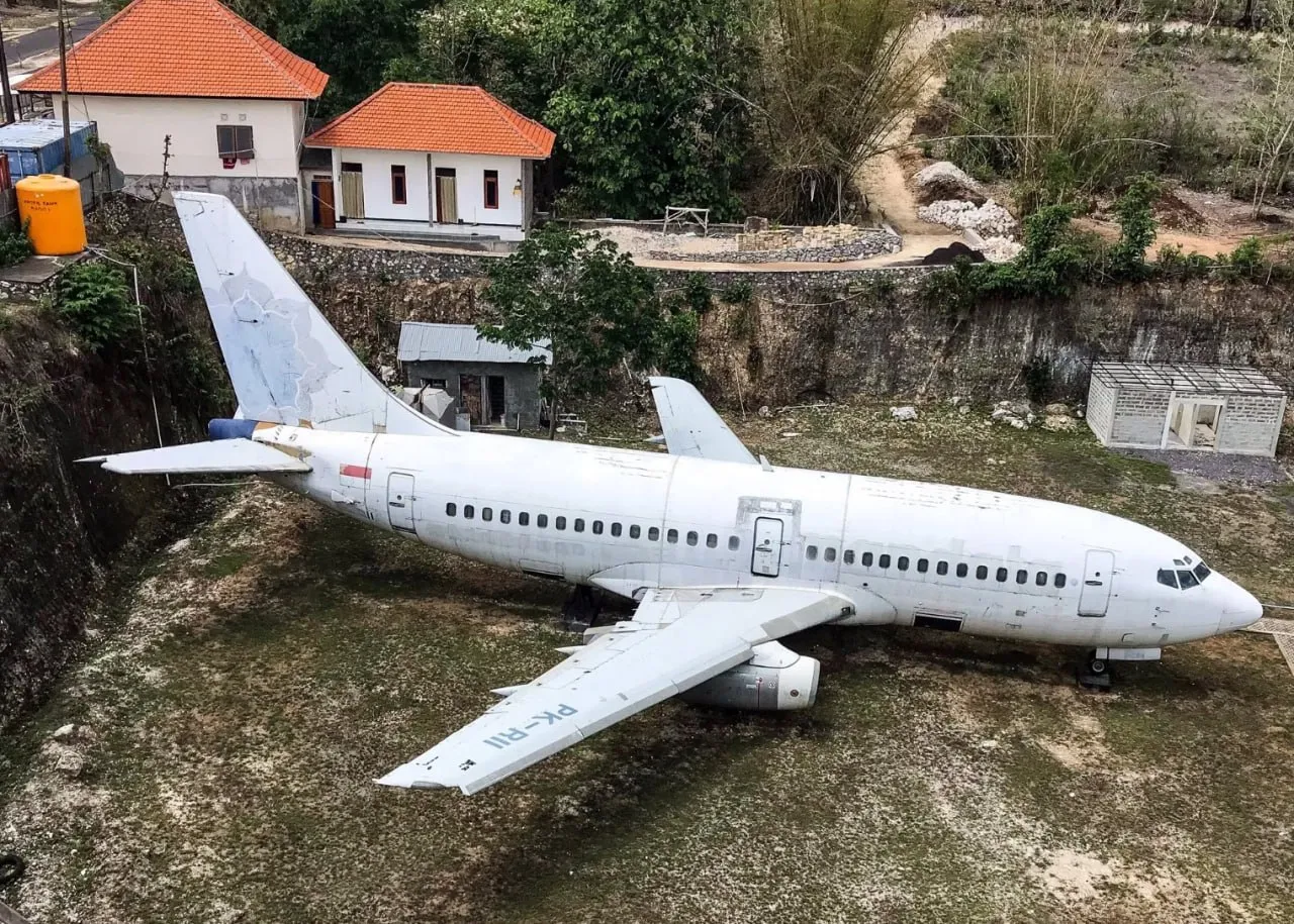 На Бали обнаружили заброшенный Boeing 737