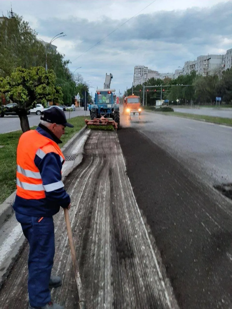 Проводится ремонт бульвара Дачия в секторе Ботаника