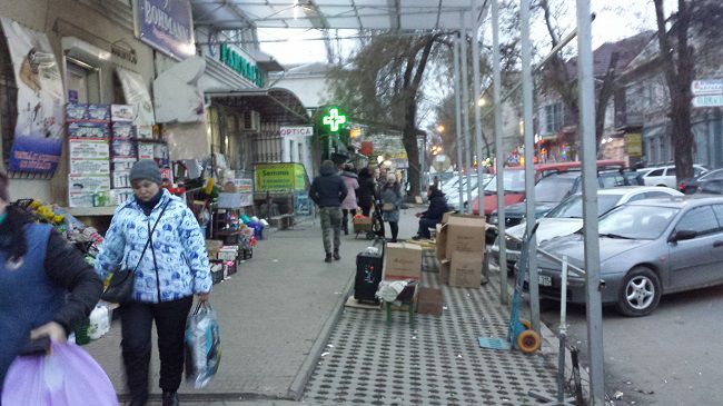 У Центрального рынка вновь появились торговцы-нелегалы