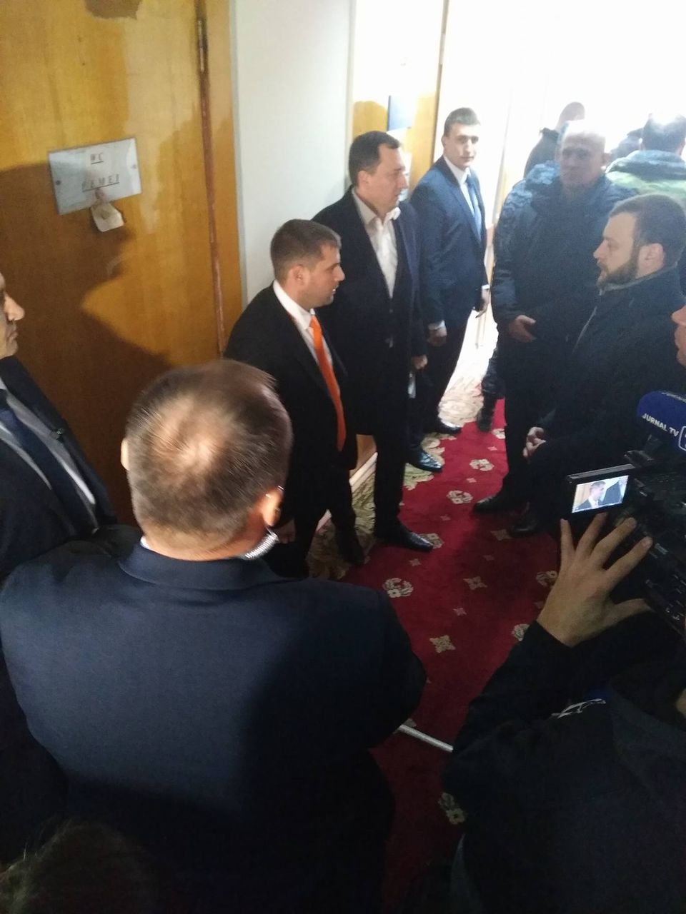 На новое слушание по делу Лучинского Шор прибыл в окружении телохранителей