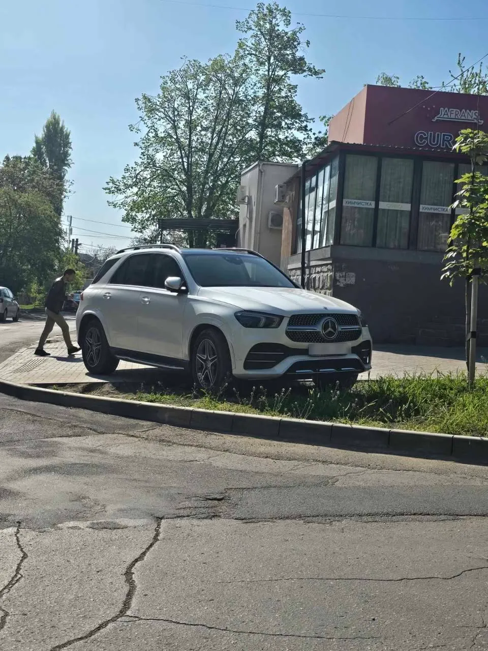 Галину Додон уличили в неправильной парковке в Кишинёве