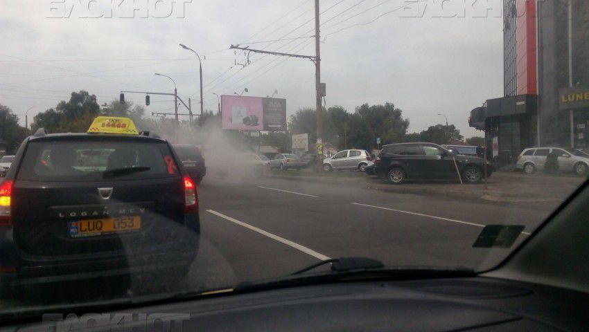 На столичной улице Кантемира дотла сгорел автомобиль