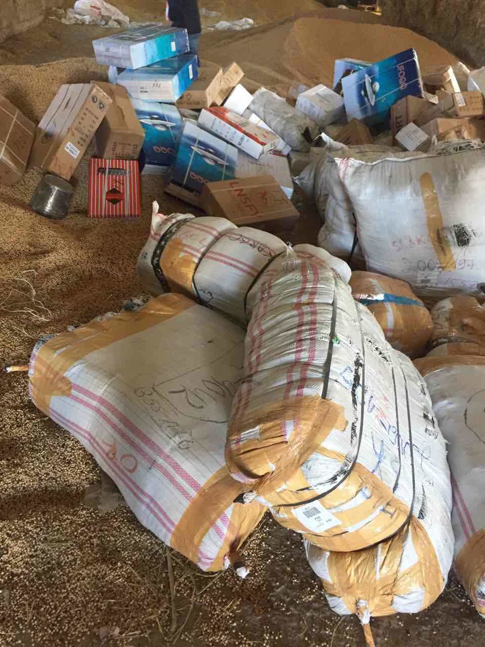 Сотрудники таможни и прокуроры задержали две группы контрабандистов