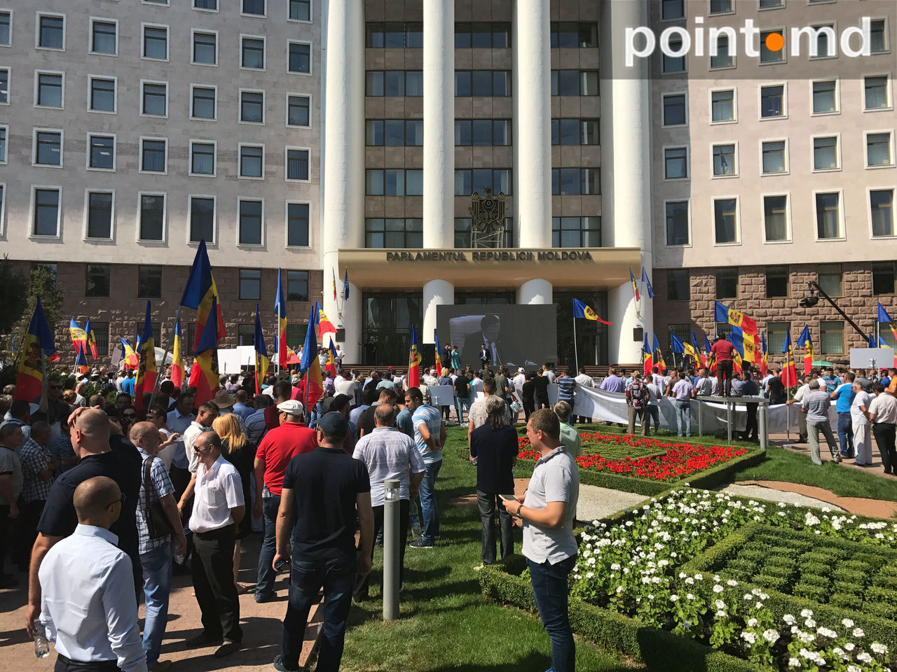 Altercații la Parlament: Poliția s-a autosesizat. Ce urmează