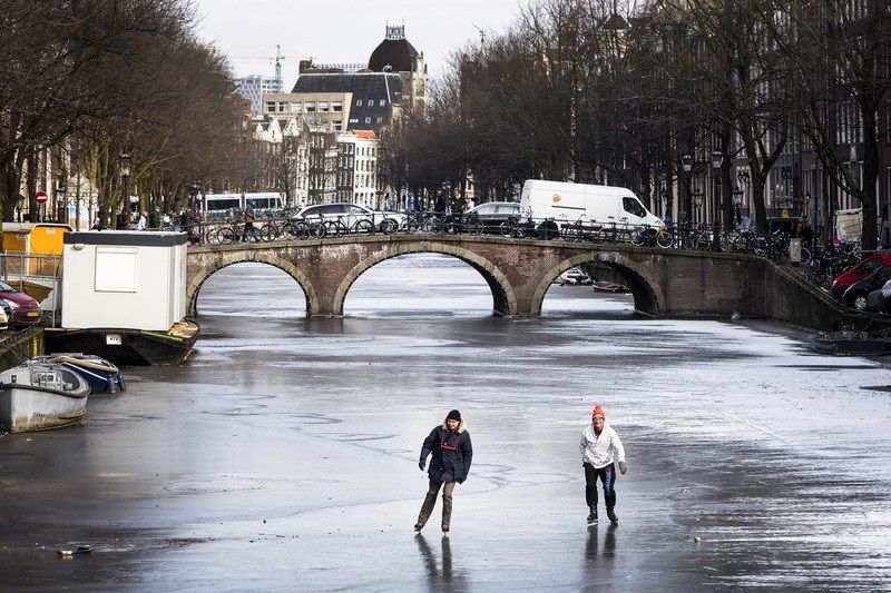 В Амстердаме впервые за шесть лет замерзли каналы