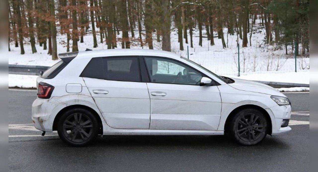 Skoda Fabia четвертого поколения сбрасывает камуфляж
