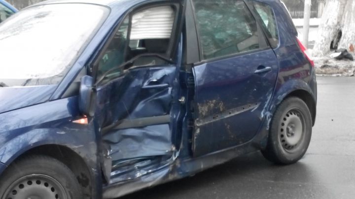 Două maşini s-au ciocnit în sectorul Buiucani. În zonă s-au creat ambuteiaje