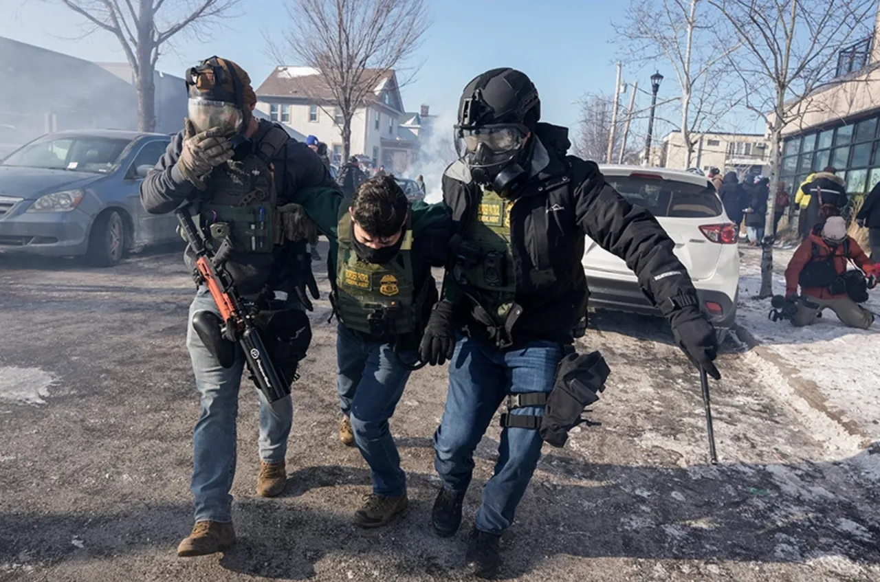 Schimb de focuri în Minneapolis cu implicarea serviciului de imigrare: O persoană a murit