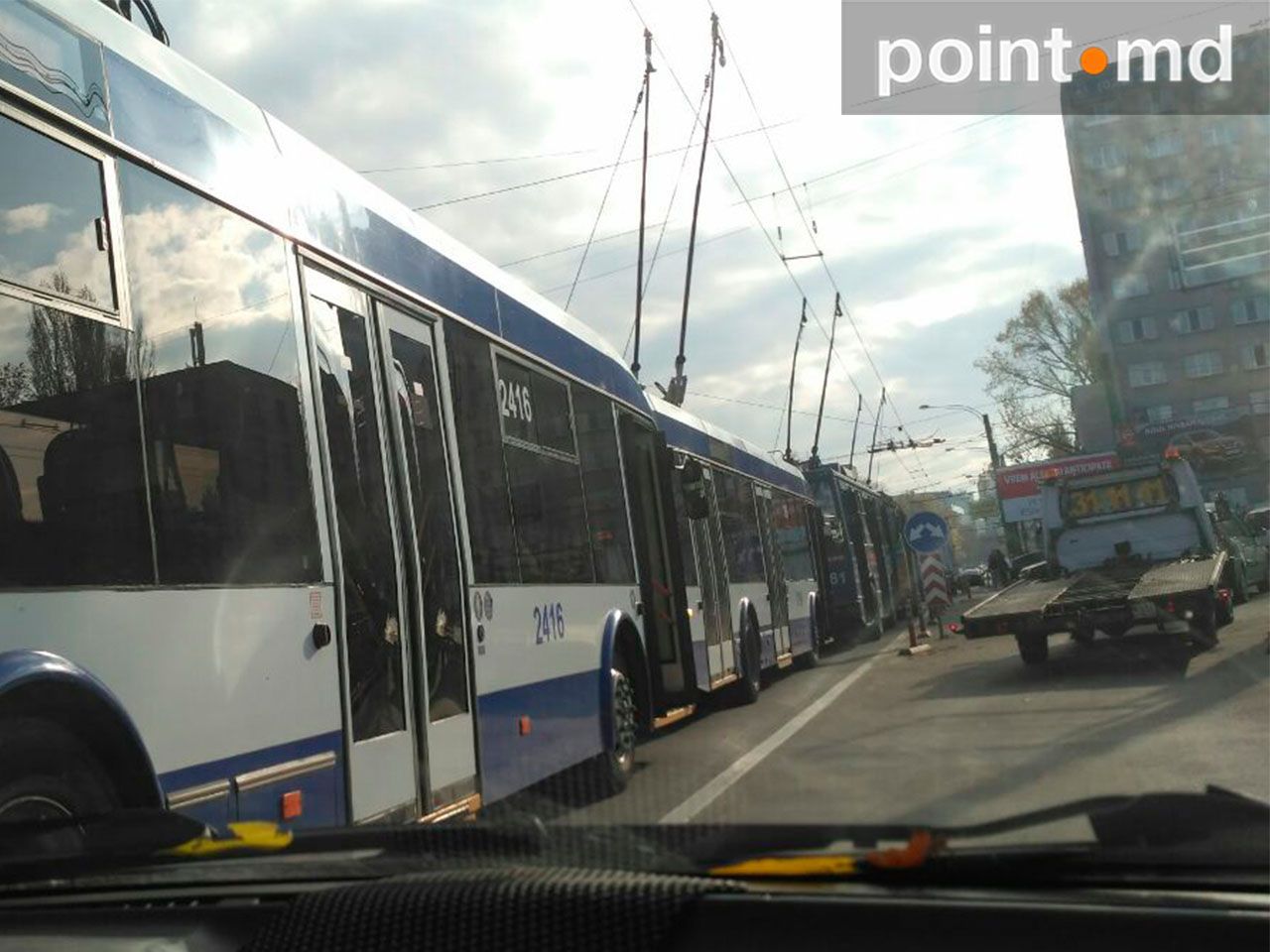 В столице произошла цепная авария с участием трех автомобилей