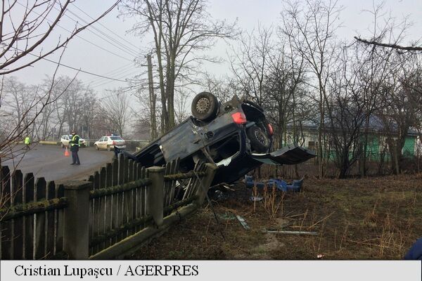 O maşină plină cu moldoveni, a nimerit într-un accident în România