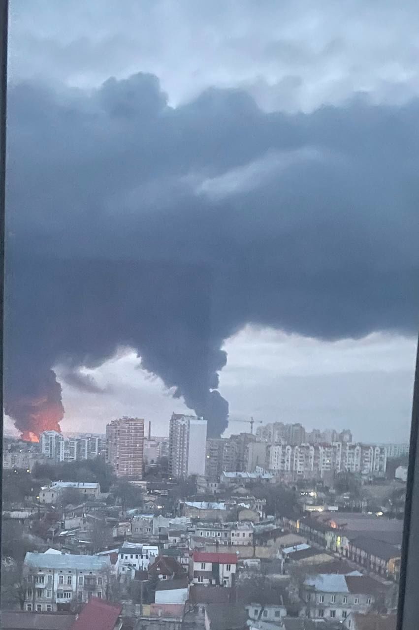 В Одессе прогремели взрывы: атаковали с воздуха